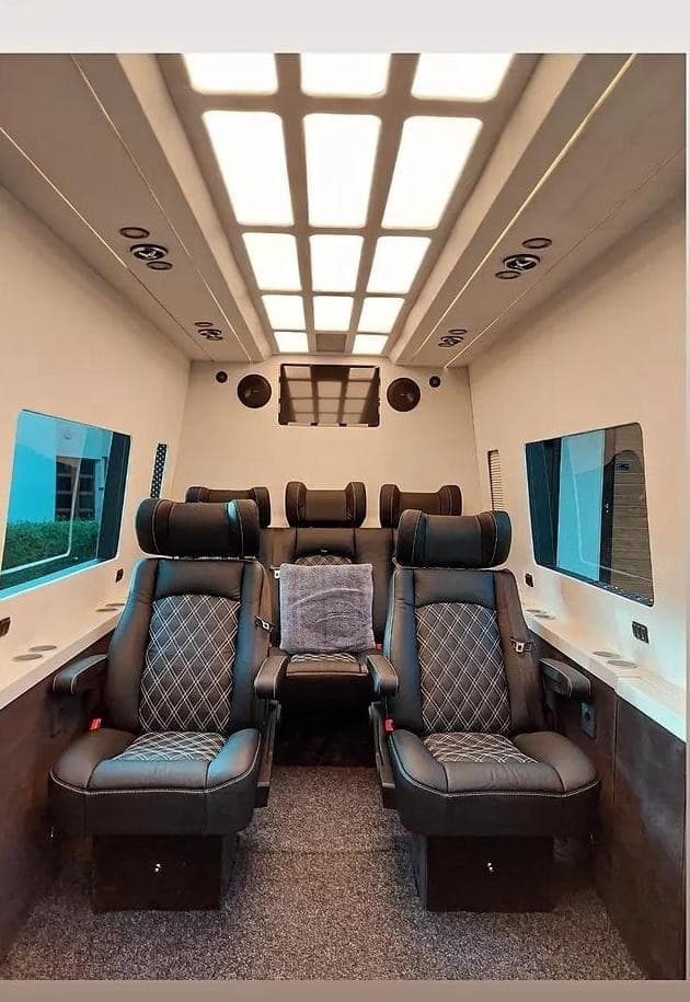 Dubinsko čišćenje enterijera: Mercedes Sprinter VIP (Malak Regency)